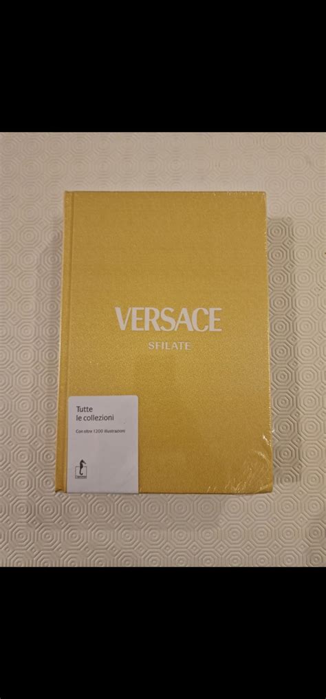 versace sfilate libro|Versace. Sfilate. Tutte le collezioni. Ediz. a colori.